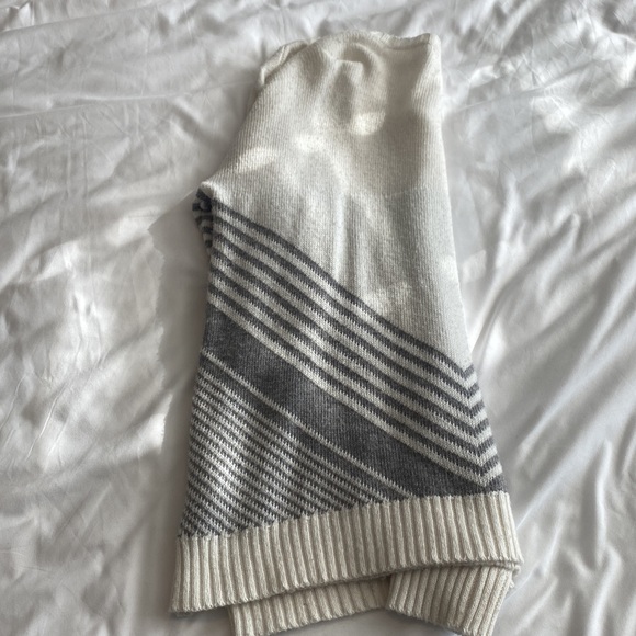 Love Riche sweater - Picture 2 of 7